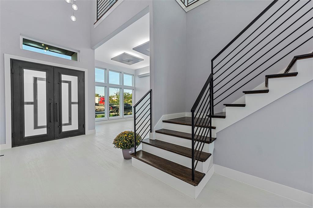 VALENCIA ESTATES - Residential