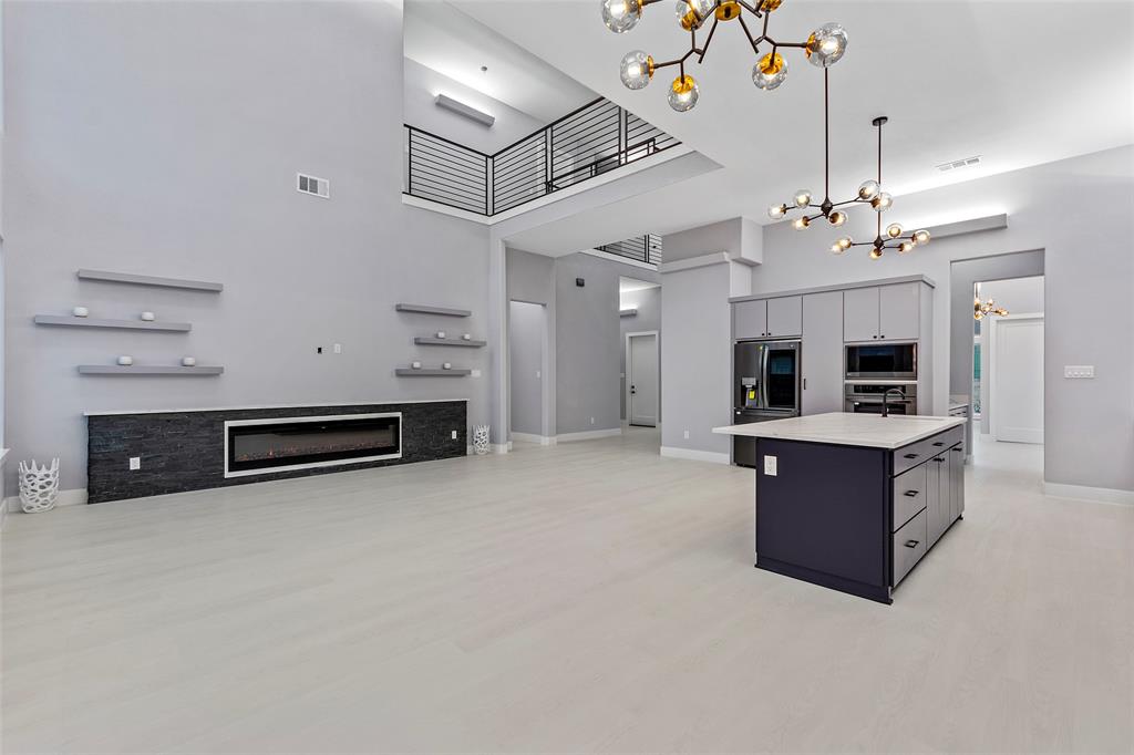 VALENCIA ESTATES - Residential