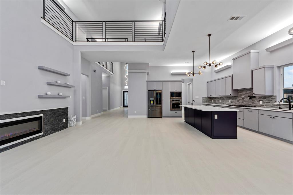 VALENCIA ESTATES - Residential