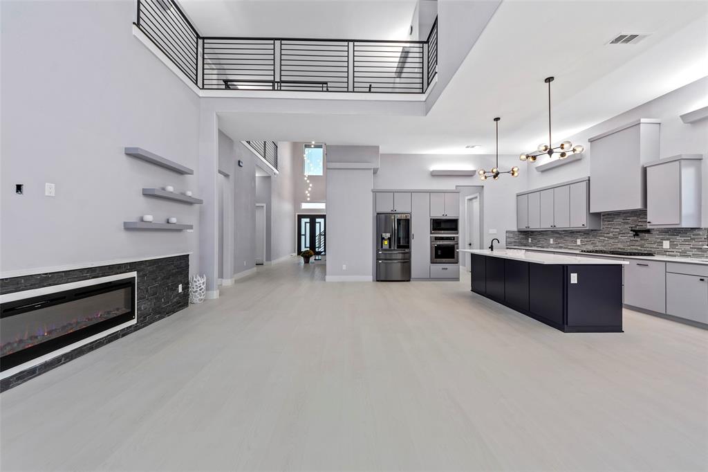 VALENCIA ESTATES - Residential