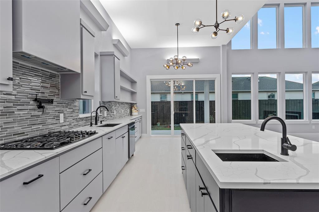 VALENCIA ESTATES - Residential