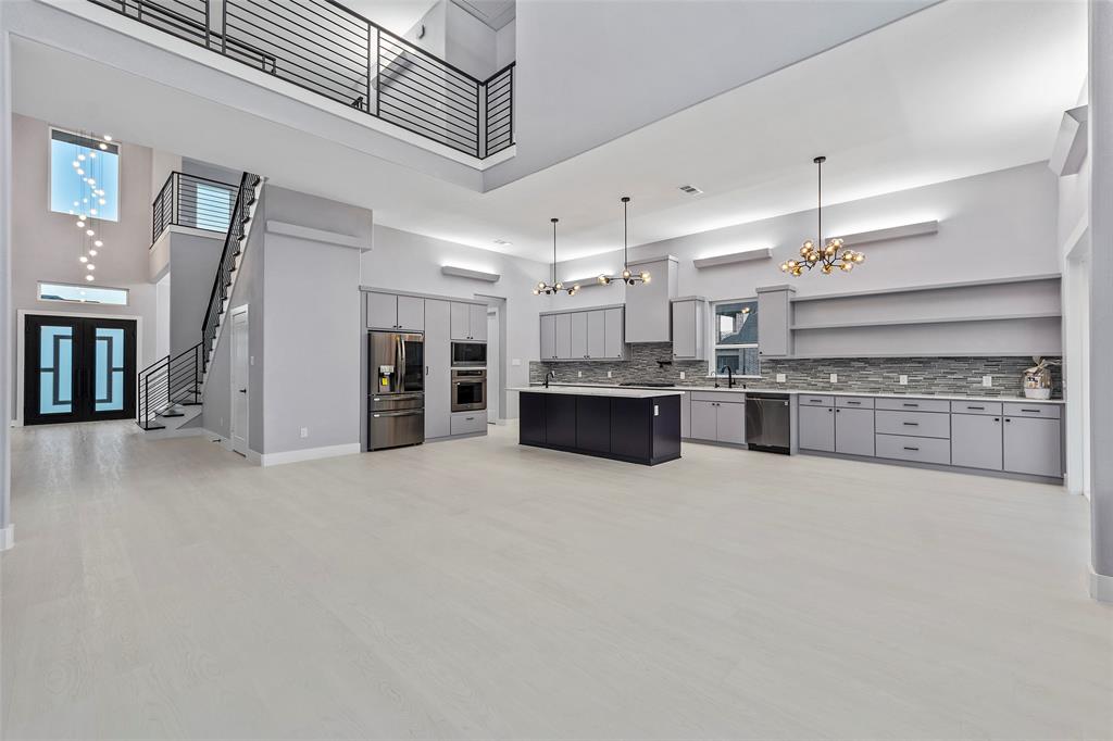 VALENCIA ESTATES - Residential