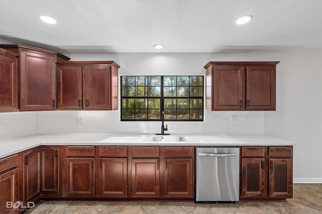 Haughton, Louisiana 71037, United States, 3 Bedrooms Bedrooms, ,2 BathroomsBathrooms,Residential,Active,238496