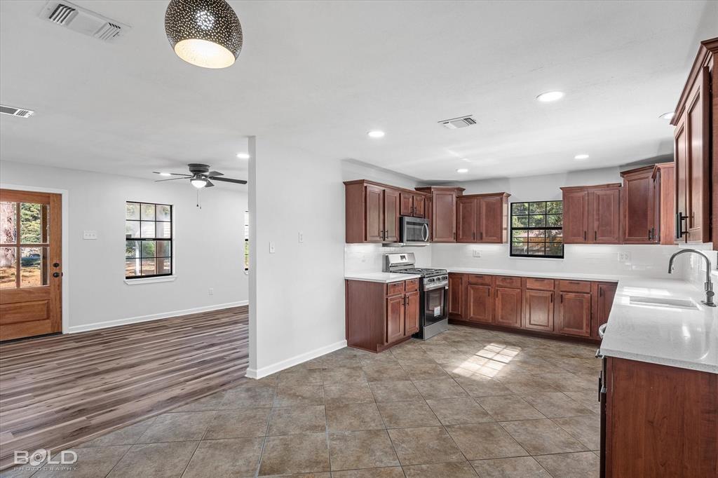 Haughton, Louisiana 71037, United States, 3 Bedrooms Bedrooms, ,2 BathroomsBathrooms,Residential,Active,238496