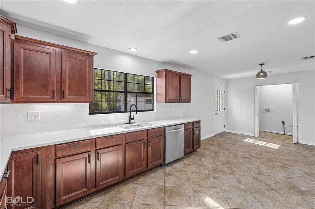 Haughton, Louisiana 71037, United States, 3 Bedrooms Bedrooms, ,2 BathroomsBathrooms,Residential,Active,238496