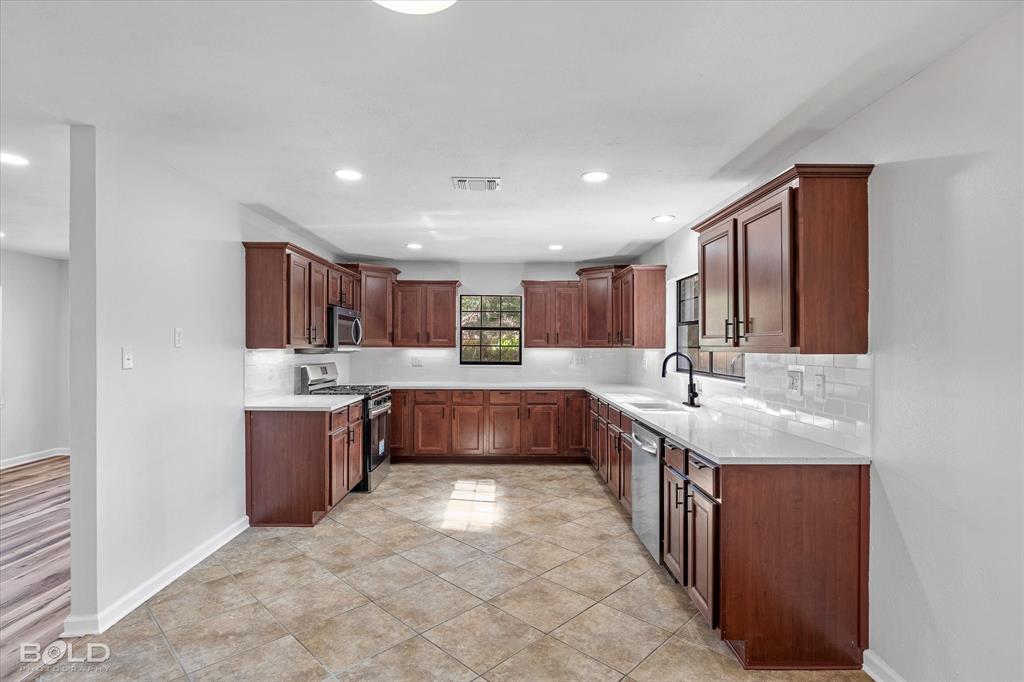 Haughton, Louisiana 71037, United States, 3 Bedrooms Bedrooms, ,2 BathroomsBathrooms,Residential,Active,238496