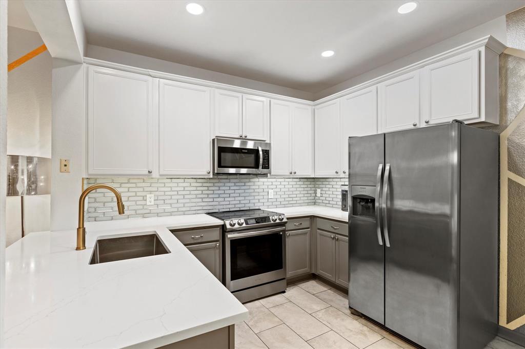 Pasquinellis Village On The Green (CMC) BLK, - Residential