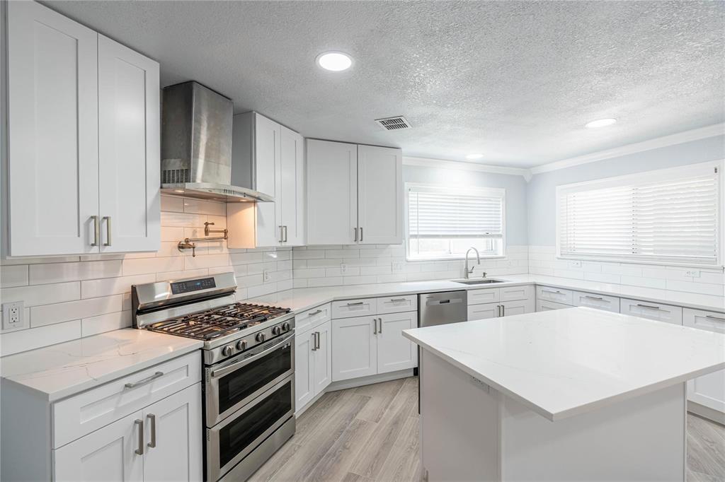 6512 Willow Oak Court