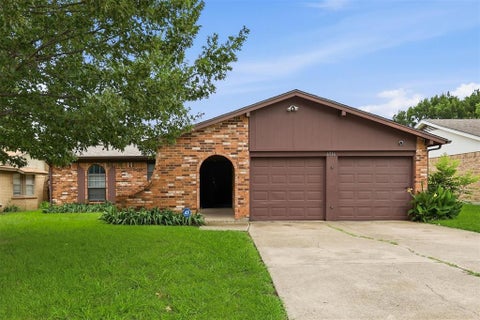 Photo of 6536 Windrock DR, Watauga, TX 76148 (MLS # 21290663)