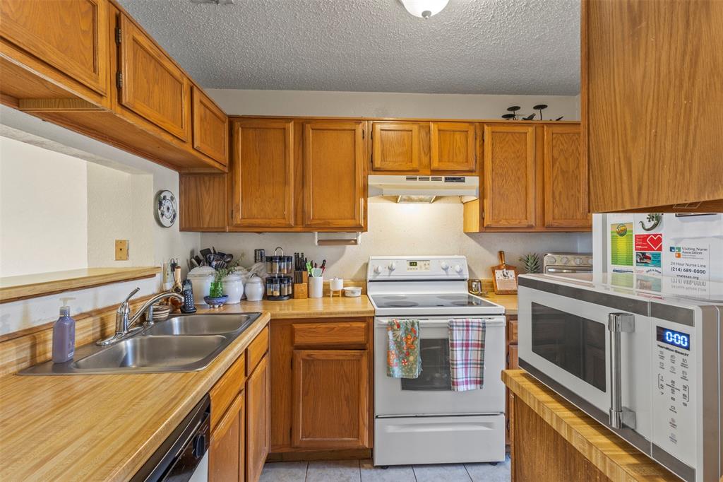 Carriagehouse Village-Victoria Place - Residential