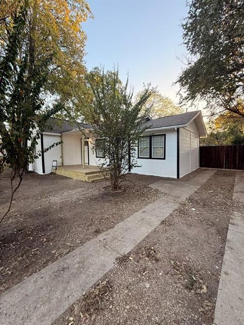 719 N Jefferson Street Lancaster TX 75146