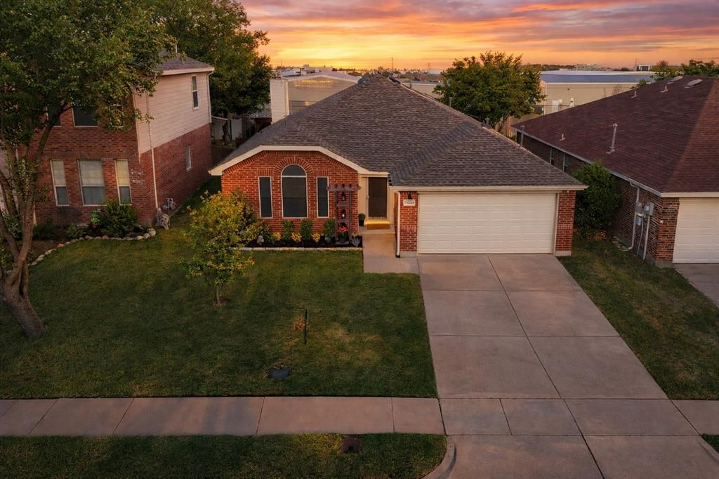 Photo of 11820 Gold Creek Drive E, Fort Worth, TX 76244 (MLS # 21235650)