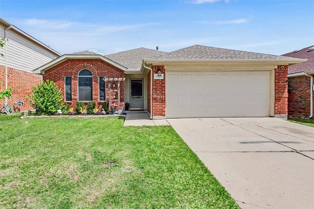 Photo of 11820 Gold Creek Drive E, Fort Worth, TX 76244 (MLS # 21235650)