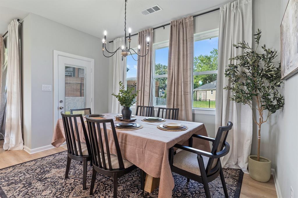 824 E Heath ST Street