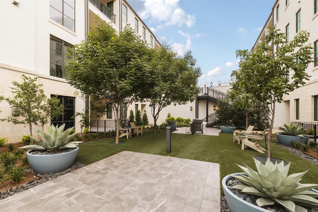 5270 Town And Country Boulevard 112