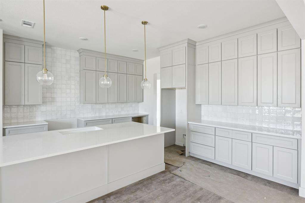 711 Hummingbird Lane