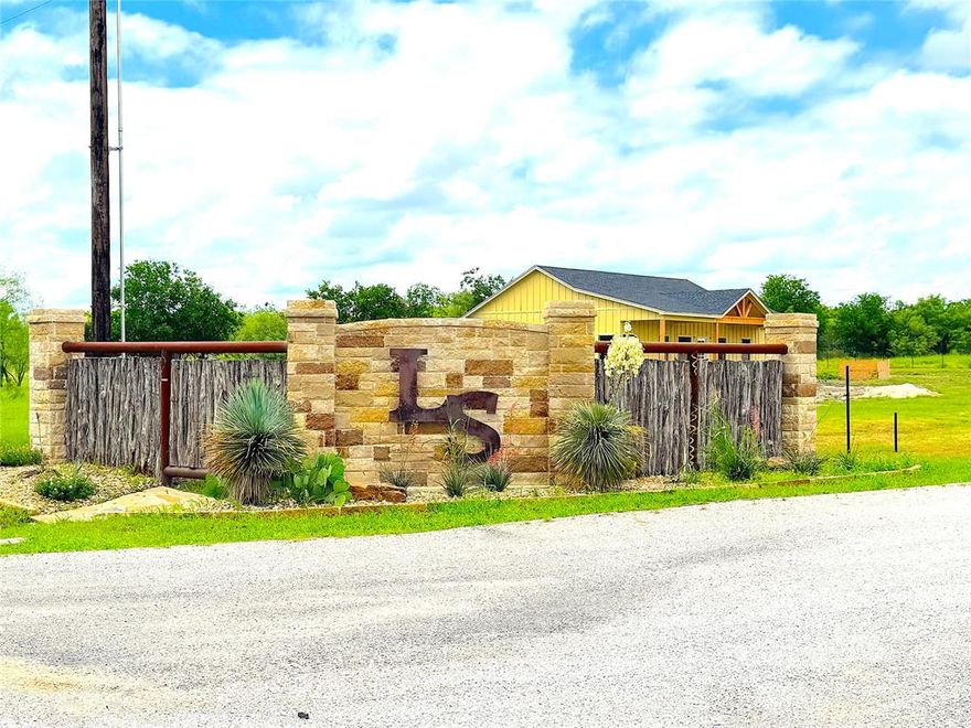 WELCOME TO LOVING SPRINGS IN NORTHWEST PARKER COUNTY!!! Lot 30 is a 5.0 Acre tract with 360 degree
views. This lot already has a brand new water well in place with electricity available. Build
your dream home on this gorgeous lot in the middle of large ranches within minutes of booming Mineral Wells and just
a short drive into Weatherford! Bring the horses and livestock and build the ranchette of your dreams! Don't miss an
opportunity to be apart of the growing Loving Springs Community!