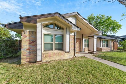 Photo of 1600 Oxford Place, Mesquite, TX 75149 (MLS # 21226354)