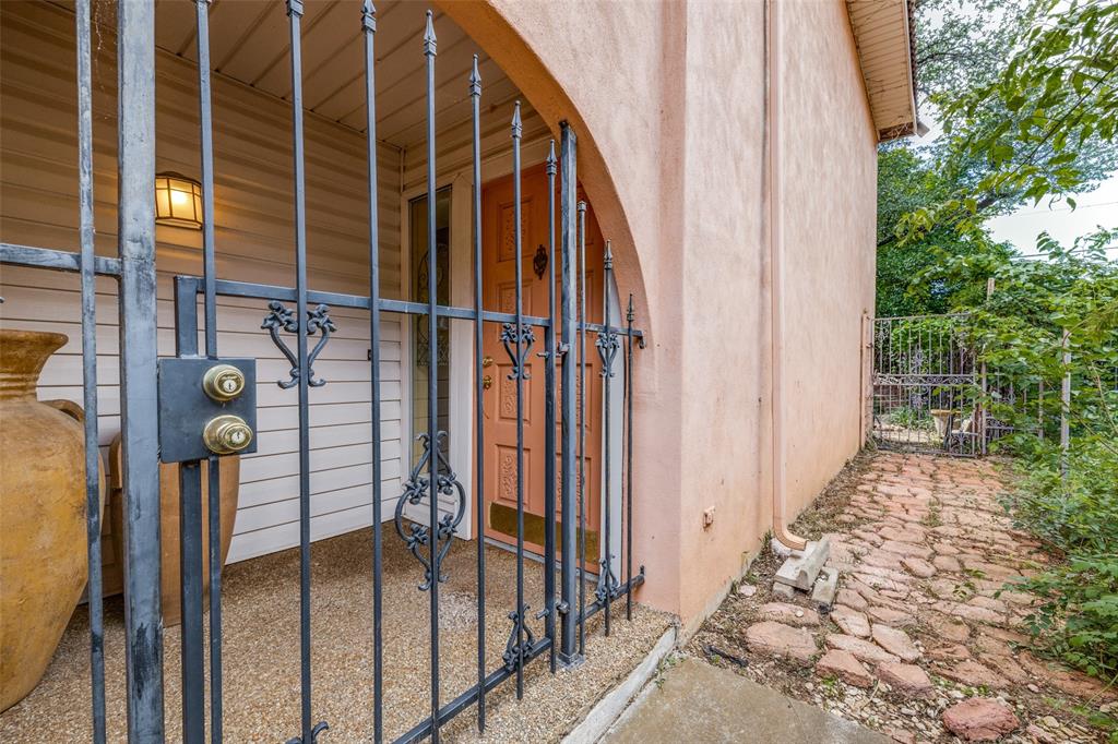 2043 Fleur De Lis Court
