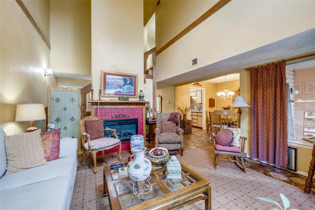 2043 Fleur De Lis Court