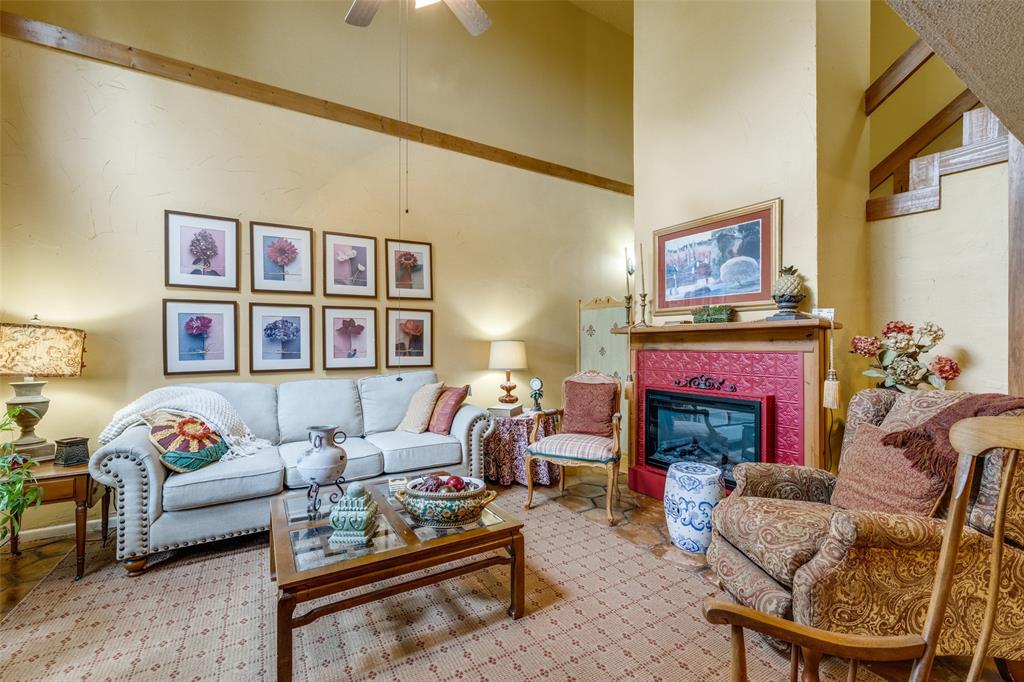 2043 Fleur De Lis Court