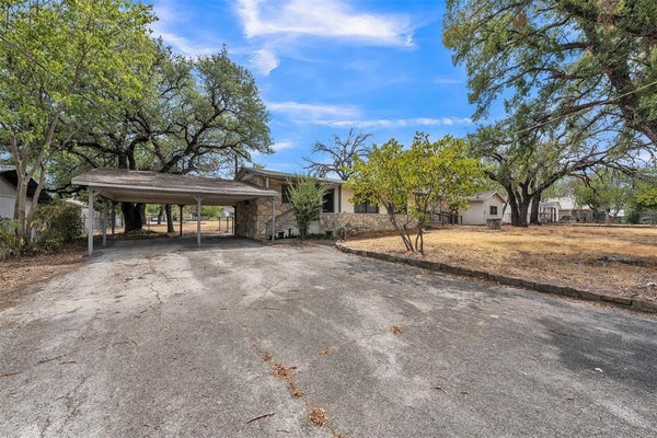 305 WALKER ST, GLEN ROSE, TX 76043 - Image 7b7fea4f979c91fbf4492261b9a04a6a/2149170708