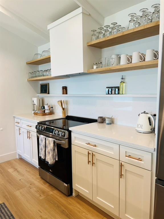 8731 Lakeshore Drive