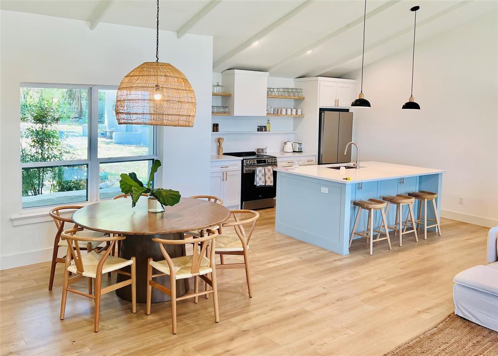 8731 Lakeshore Drive