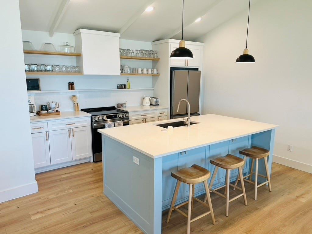 8731 Lakeshore Drive