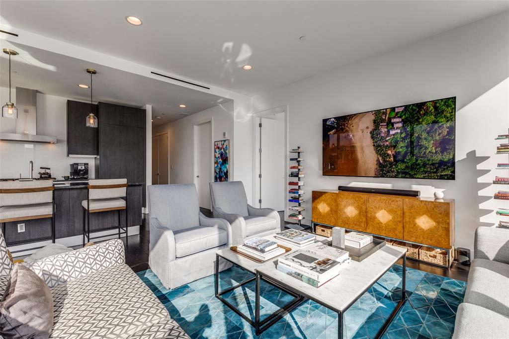 3130 N Harwood Street 801