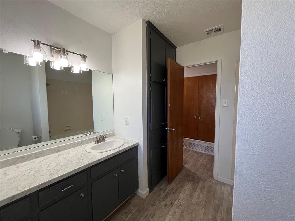 Subd DECORDOVA BEND - Residential Lease