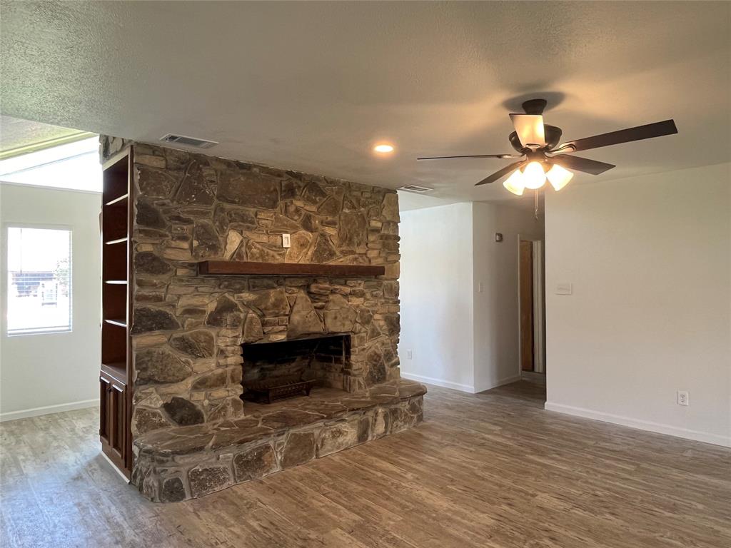 Subd DECORDOVA BEND - Residential Lease