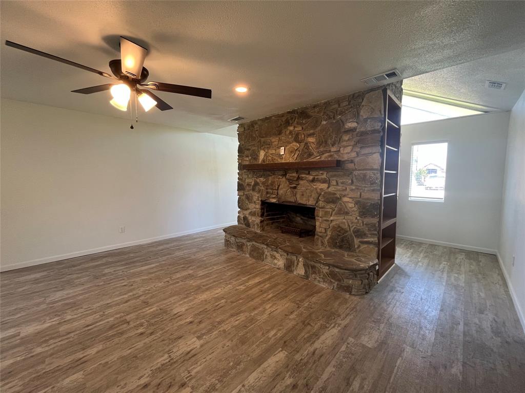 Subd DECORDOVA BEND - Residential Lease