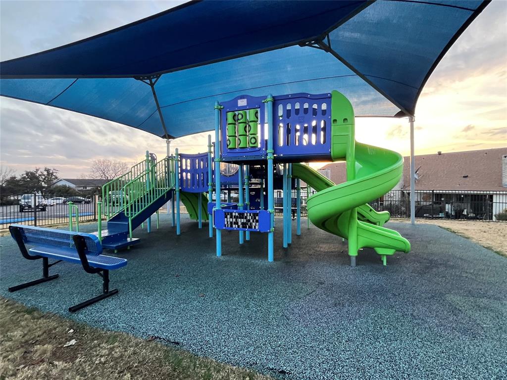 Subd DECORDOVA BEND - Residential Lease