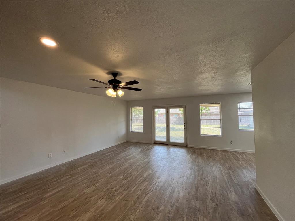 Subd DECORDOVA BEND - Residential Lease