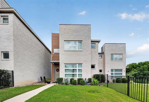 Photo of 340 Oakbend Drive, Lewisville, TX 75067 (MLS # 21327072)