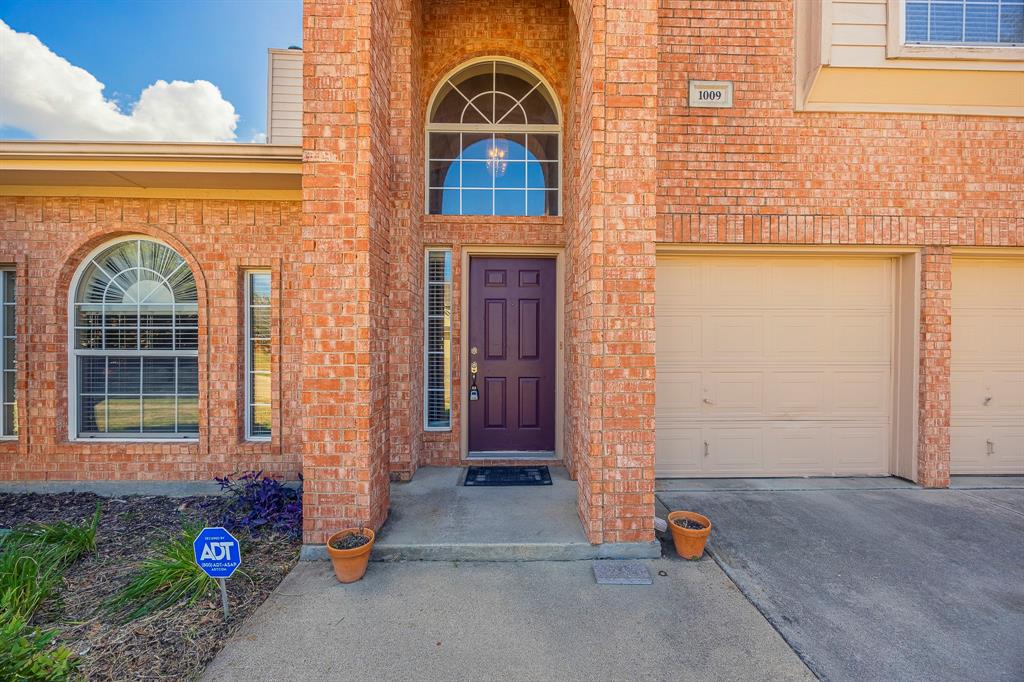 1009 Windsor Drive