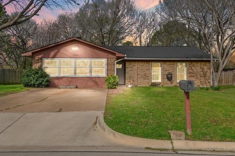 Photo of 2529 Freedom Lane, Denton, TX 76209 (MLS # 21212209)
