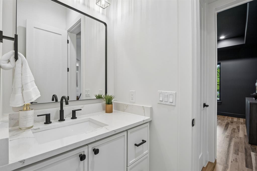 6915 Middle Cove Drive