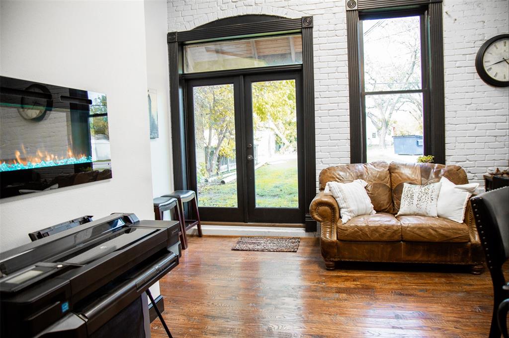 239 W Pecan Street