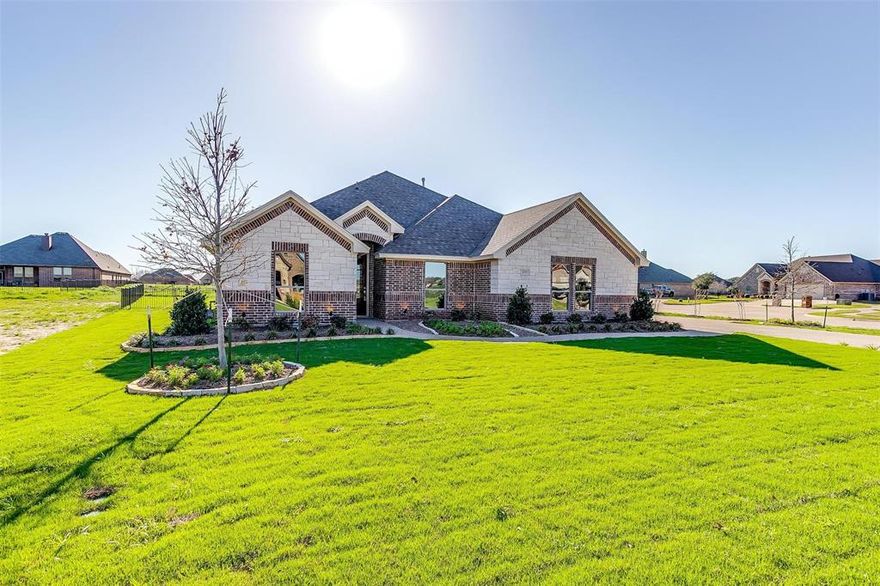 Beautiful new ready to move in home!! Close to the lake. Open floorplan, huge yard, sprinkler and sod.