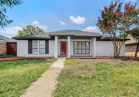 Photo of 202 E Schreiber Street, Garland, TX 75040 (MLS # 21028518)