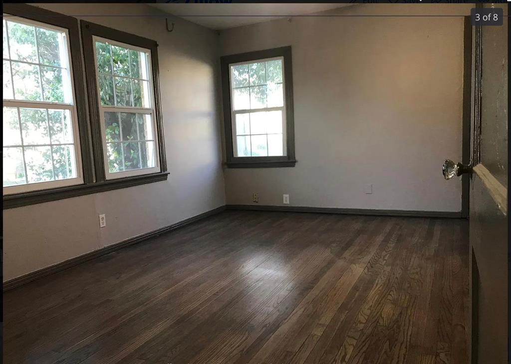 Photo 7 of 9 of 422 N Oak Cliff Boulevard house