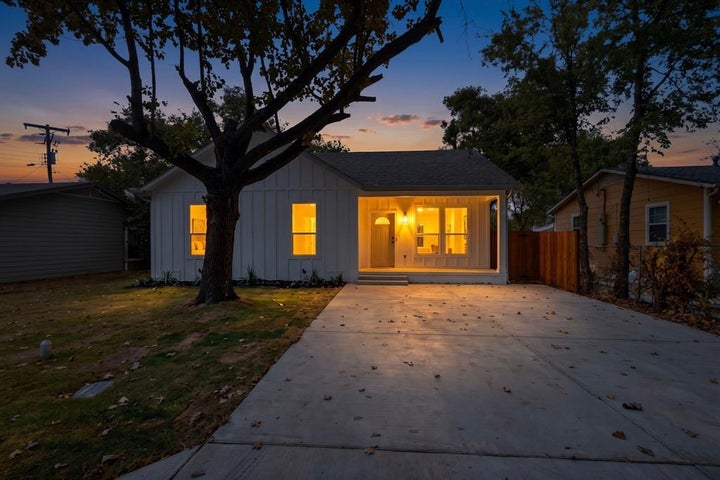 Photo 1 of 40 — 103 Cherokee Street, Terrell, TX 75160