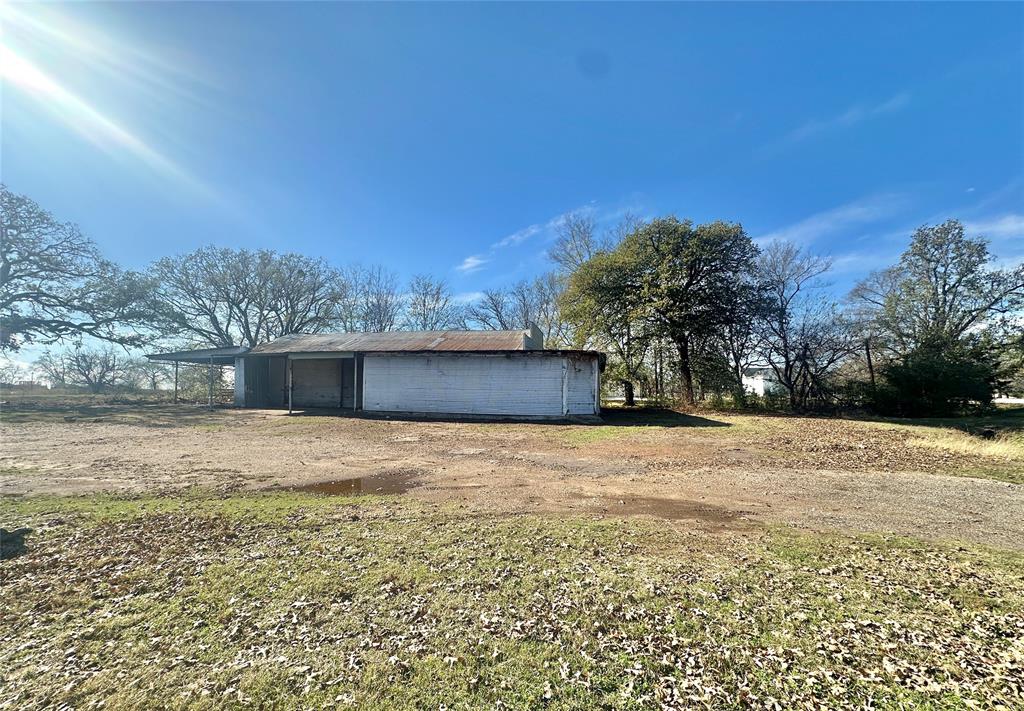 SUR: DIKES LEVI P - Land