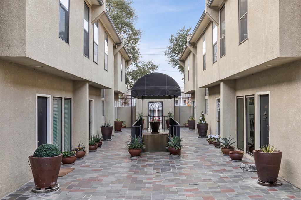 Travis Twnhms 4242 - Residential