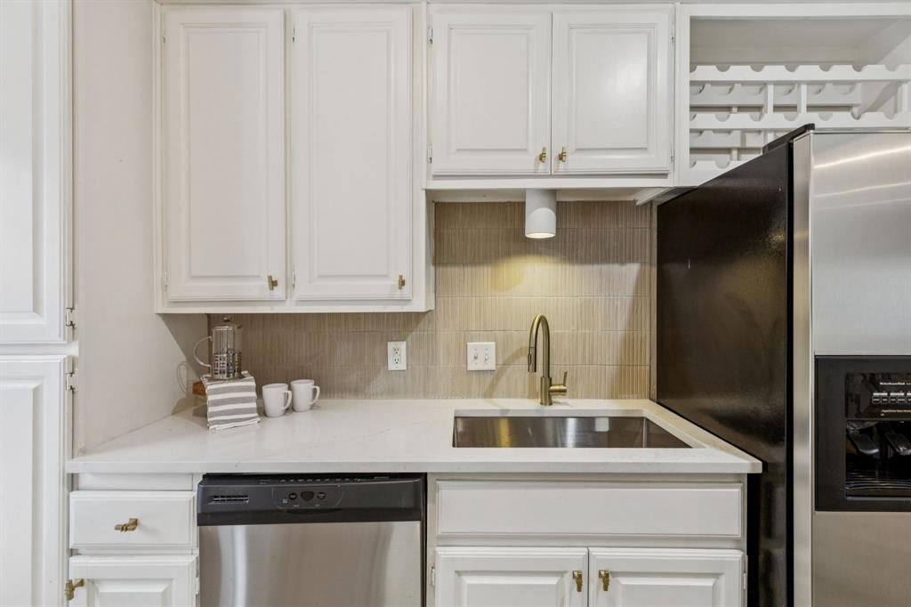 Travis Twnhms 4242 - Residential