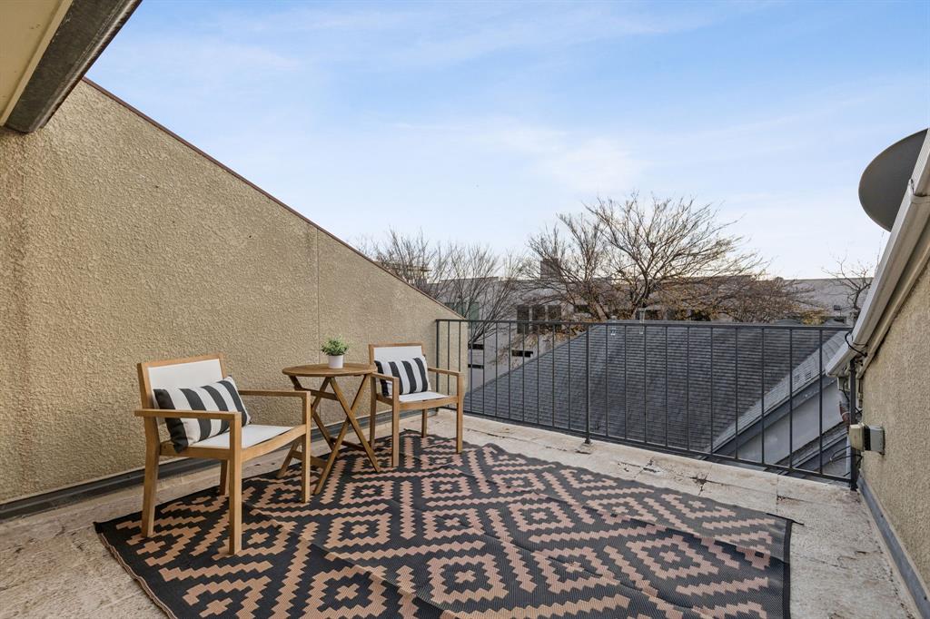 Travis Twnhms 4242 - Residential