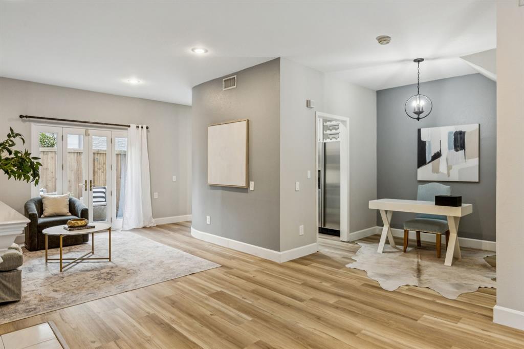 Travis Twnhms 4242 - Residential