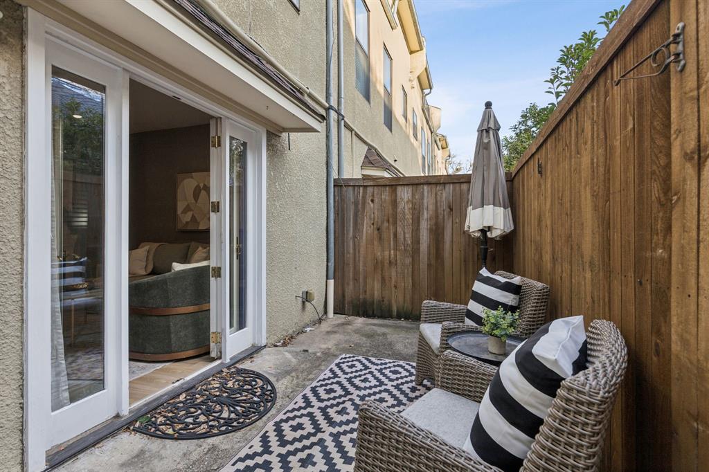 Travis Twnhms 4242 - Residential